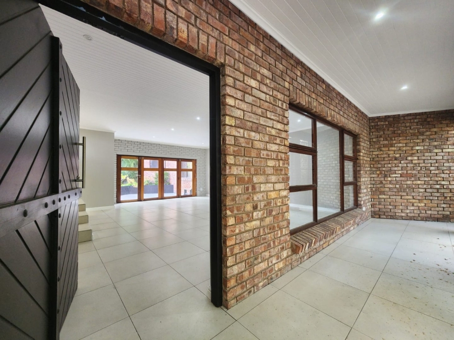 5 Bedroom Property for Sale in Loerie Park Western Cape